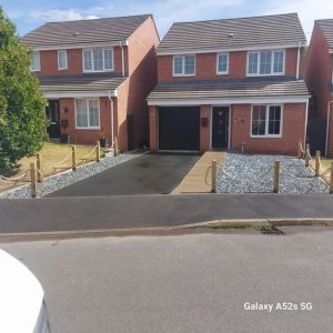 b20ce811 67cc 4ce0 8a78 369216123245 300x300 - Fencing and Landscaping Mansfield
